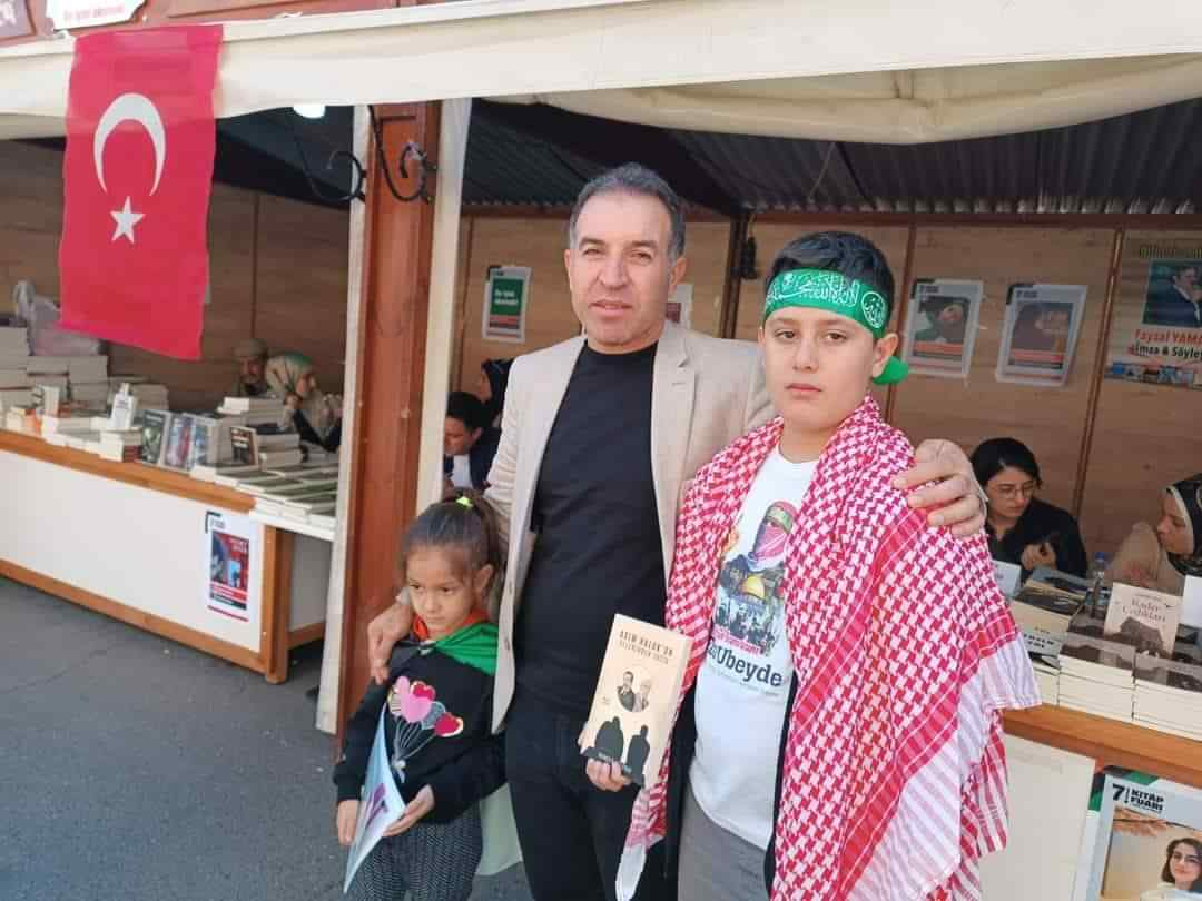 İmzaladığı kitapların gelirini Gazze’ye bağışladı