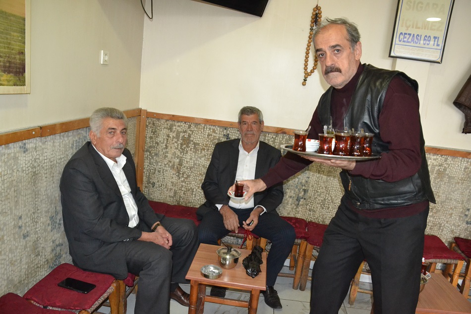 İstanbul nüfusu kadar çay dağıttı!