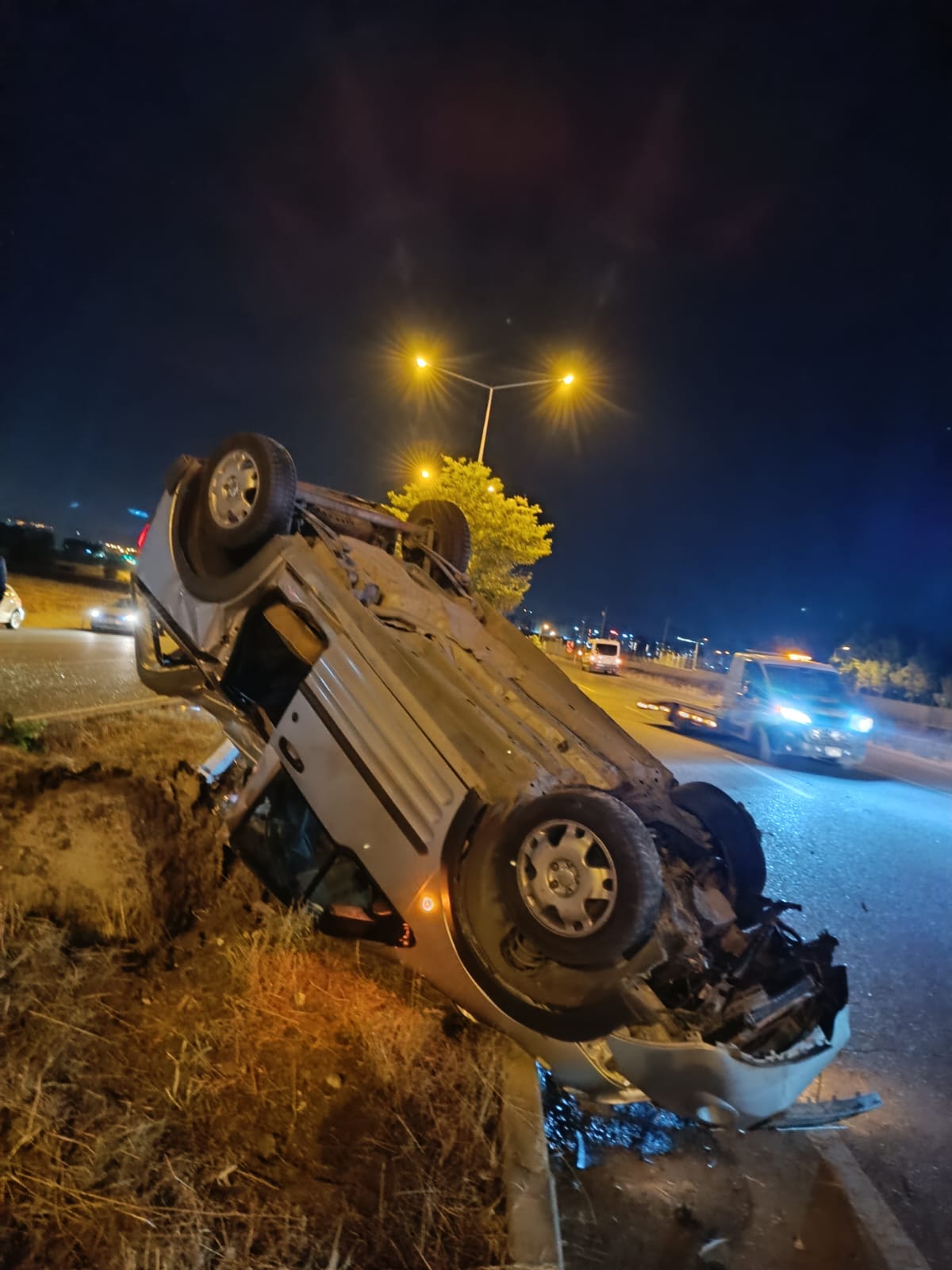 Kontrolden çıkan otomobil takla attı