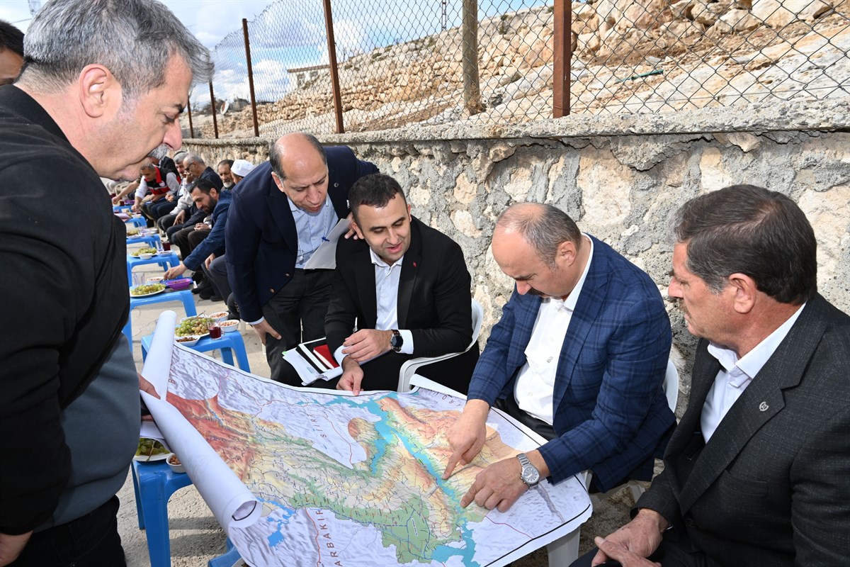 Köylerde sorun ve talepleri dinliyor