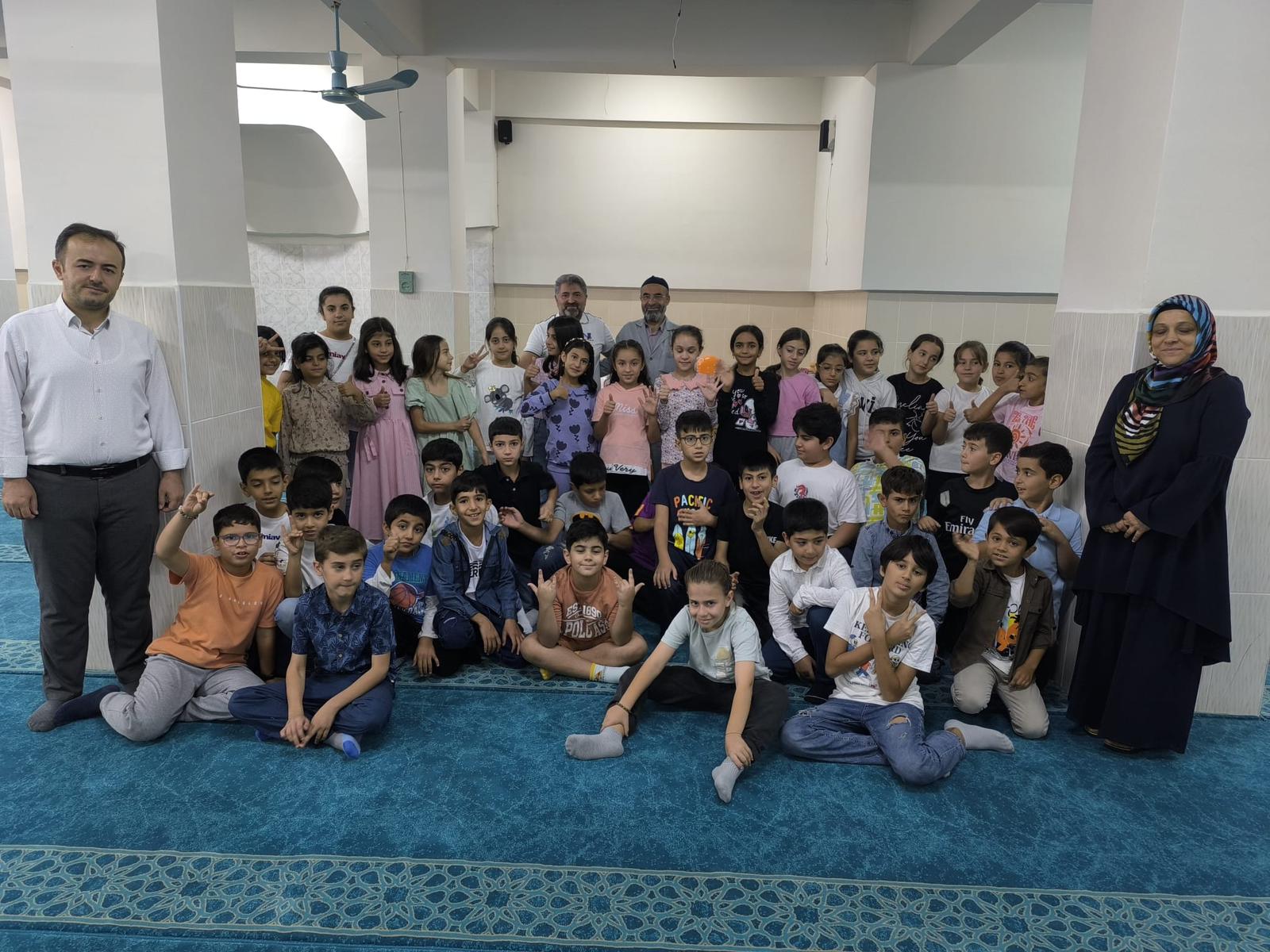 Öğrencilerden camii ziyareti