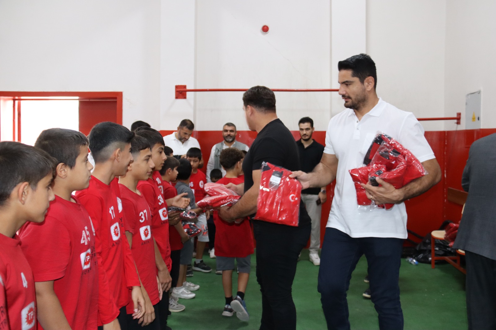 “Petrolspor kulübüne her türlü imkanı sunacağız”