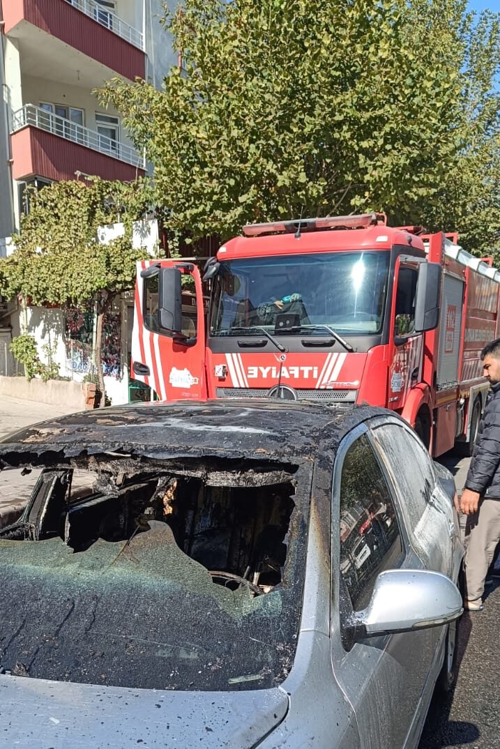 SEYİR HALİNDEKİ OTOMOBİL YANDI