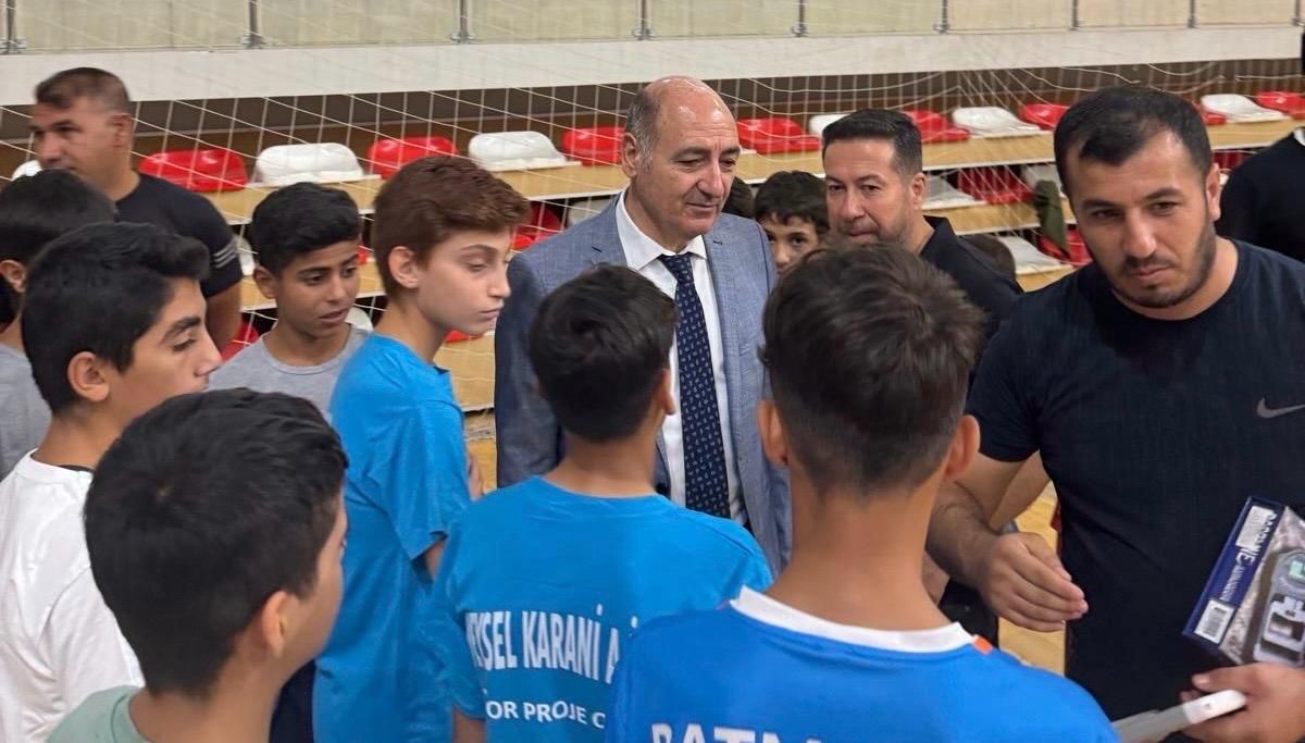 Spor okulunda öğrencileri dinledi