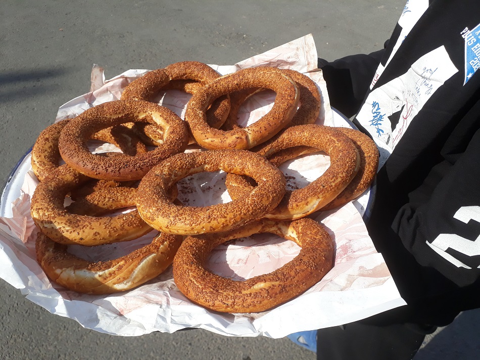 Tekstildeki maaşını beğenmeyince simitçi oldu