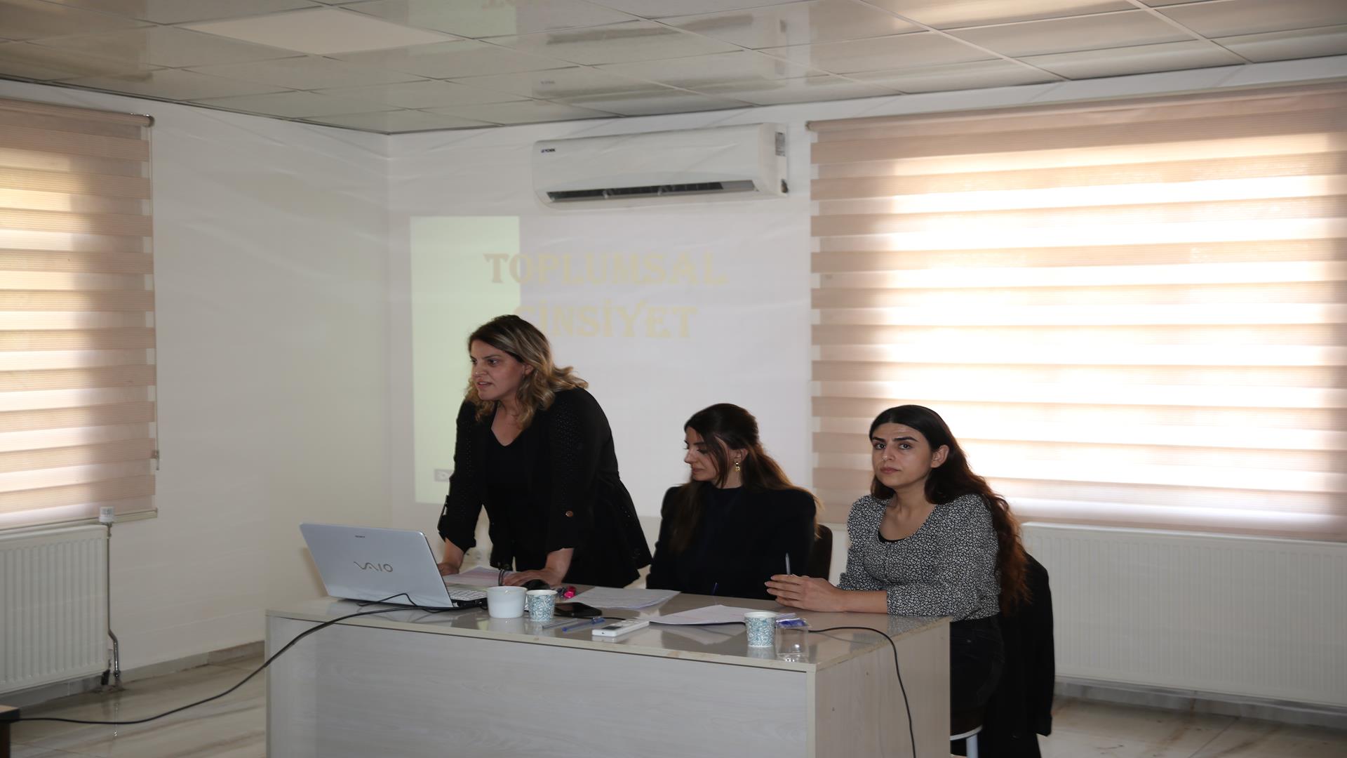 Toplumsal cinsiyet eşitliği eğitimleri sürüyor