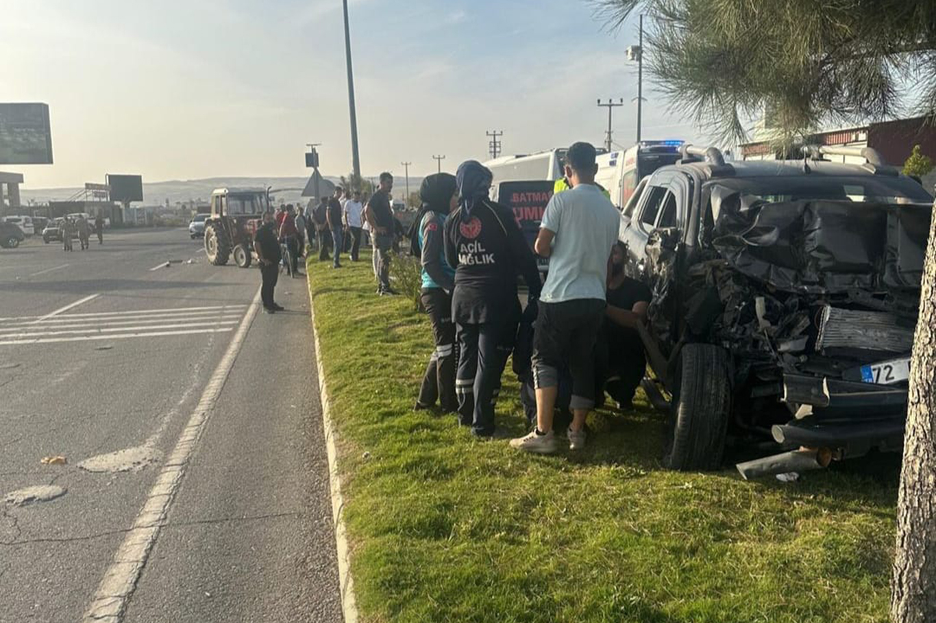 Traktör ile pikap çarpıştı