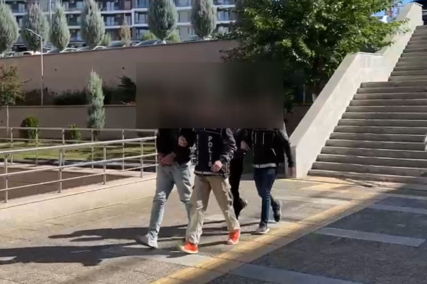 Uyuşturucu satıcıları tutuklandı