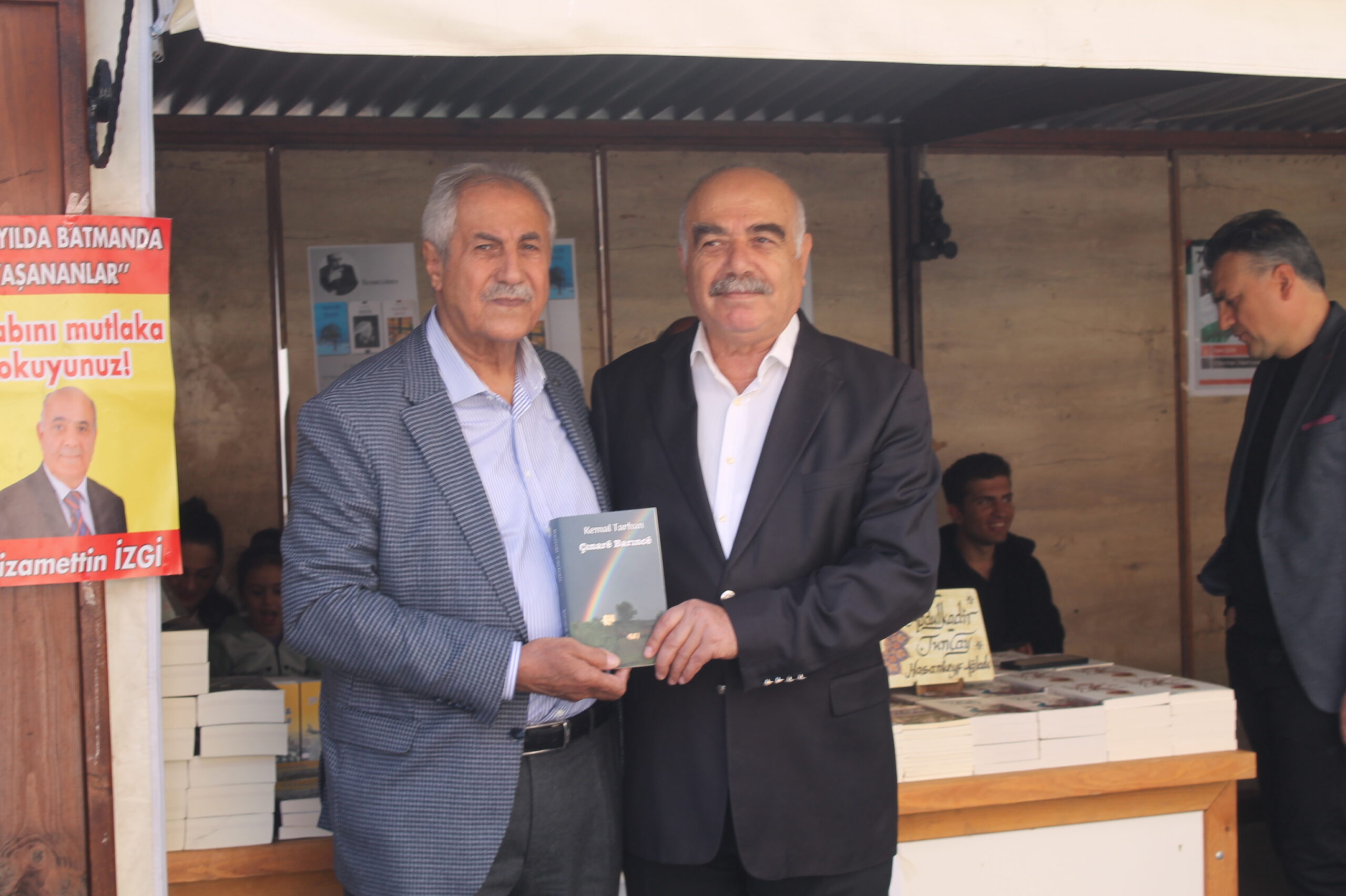 YAZAR TARHAN’A YOĞUN İLGİ