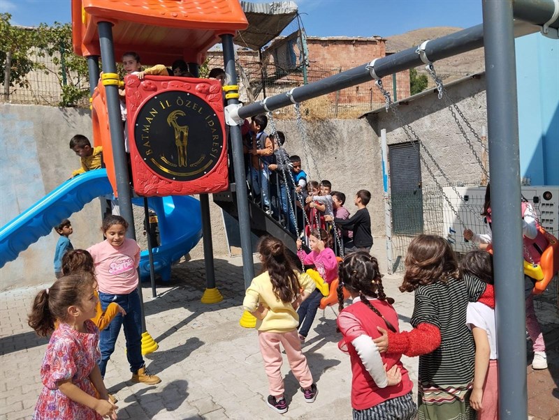 14 Köye çocuk parkı kuruldu