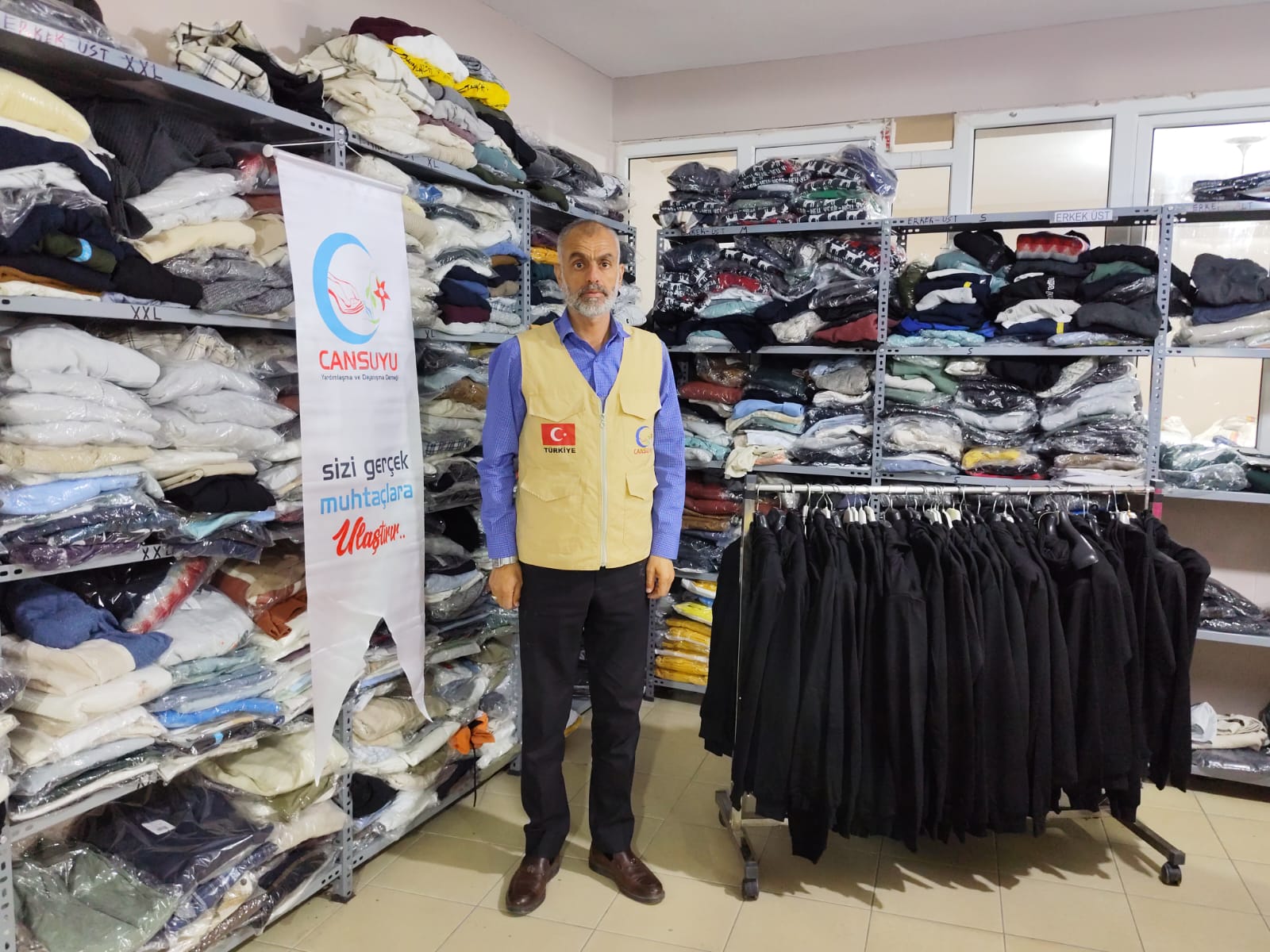 400 Yetim çocuğa kışlık giyim yardımı