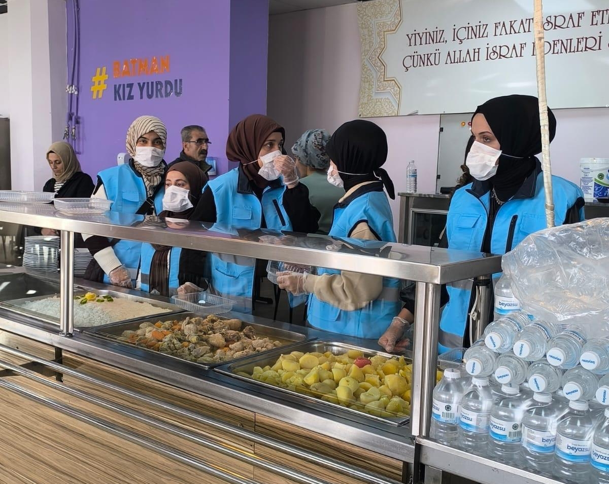 “Artan yemekler aş oluyor”