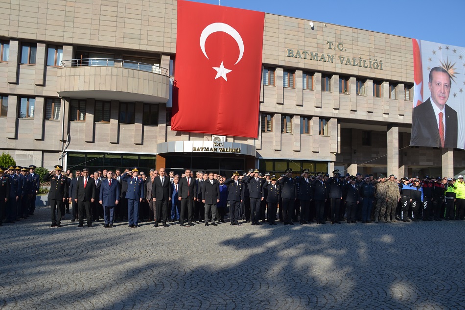 Atatürk, törenlerle anıldı