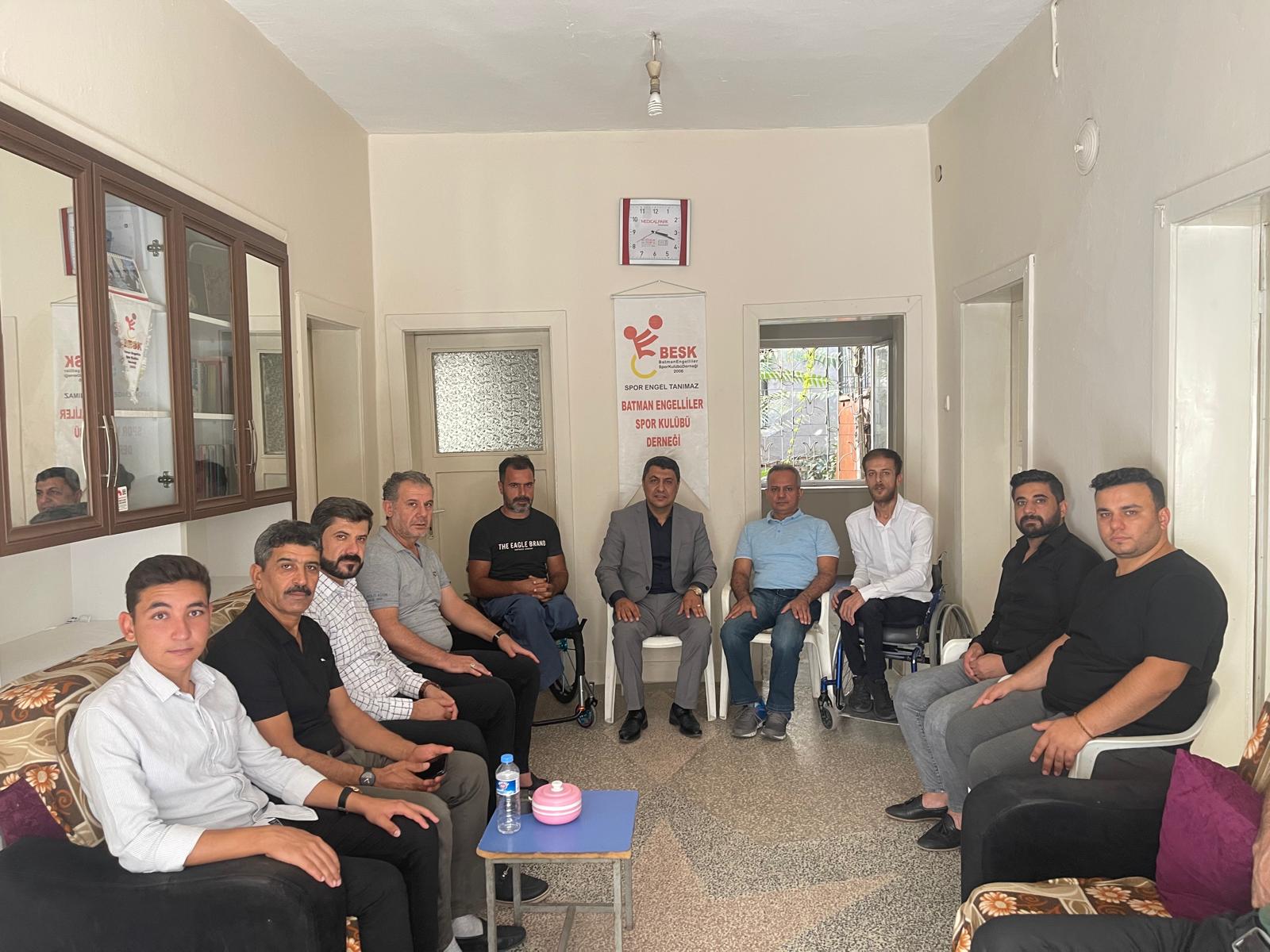 “Batman’ı gururla temsil ediyorlar”