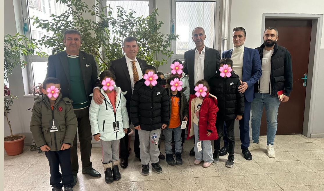 Bin öğrenciyi giydirdiler