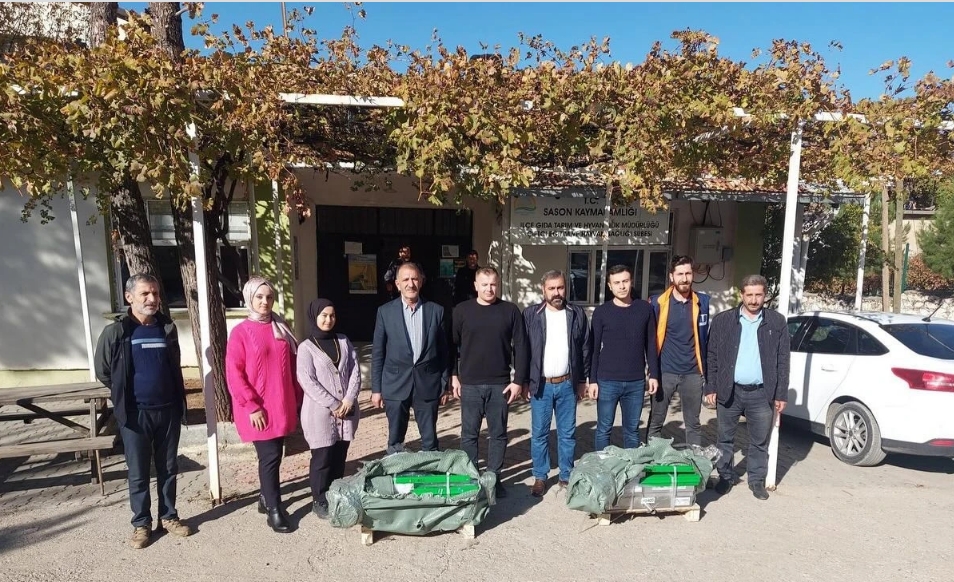 Çiftçilere üzüm sıkma makinesi