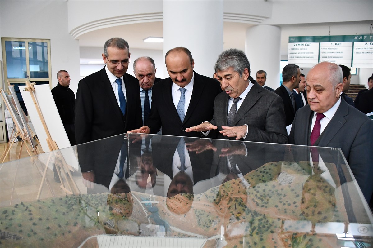 DSİ’ye çıkarma yaptılar