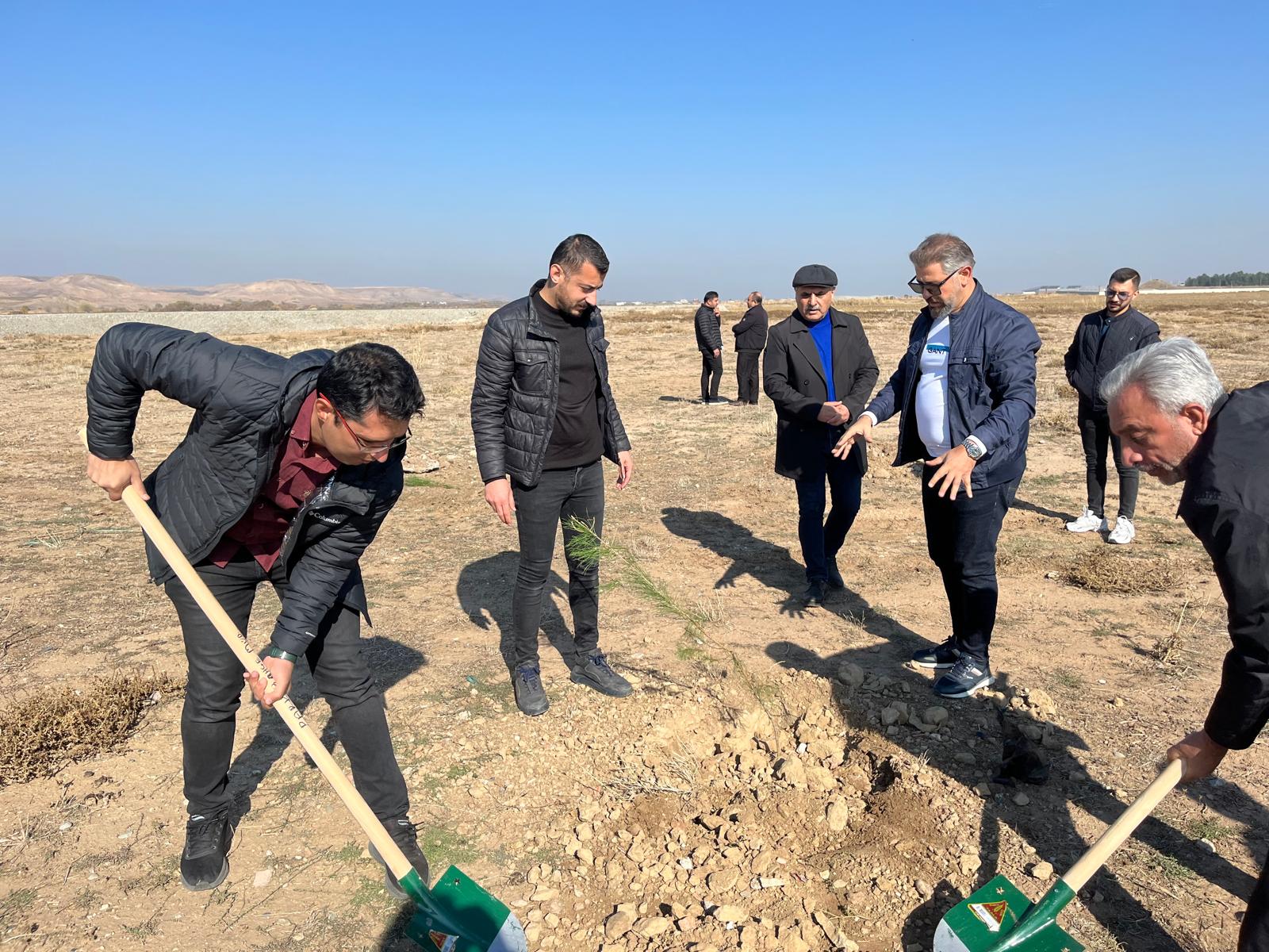 Doğaya birer fidan diktiler