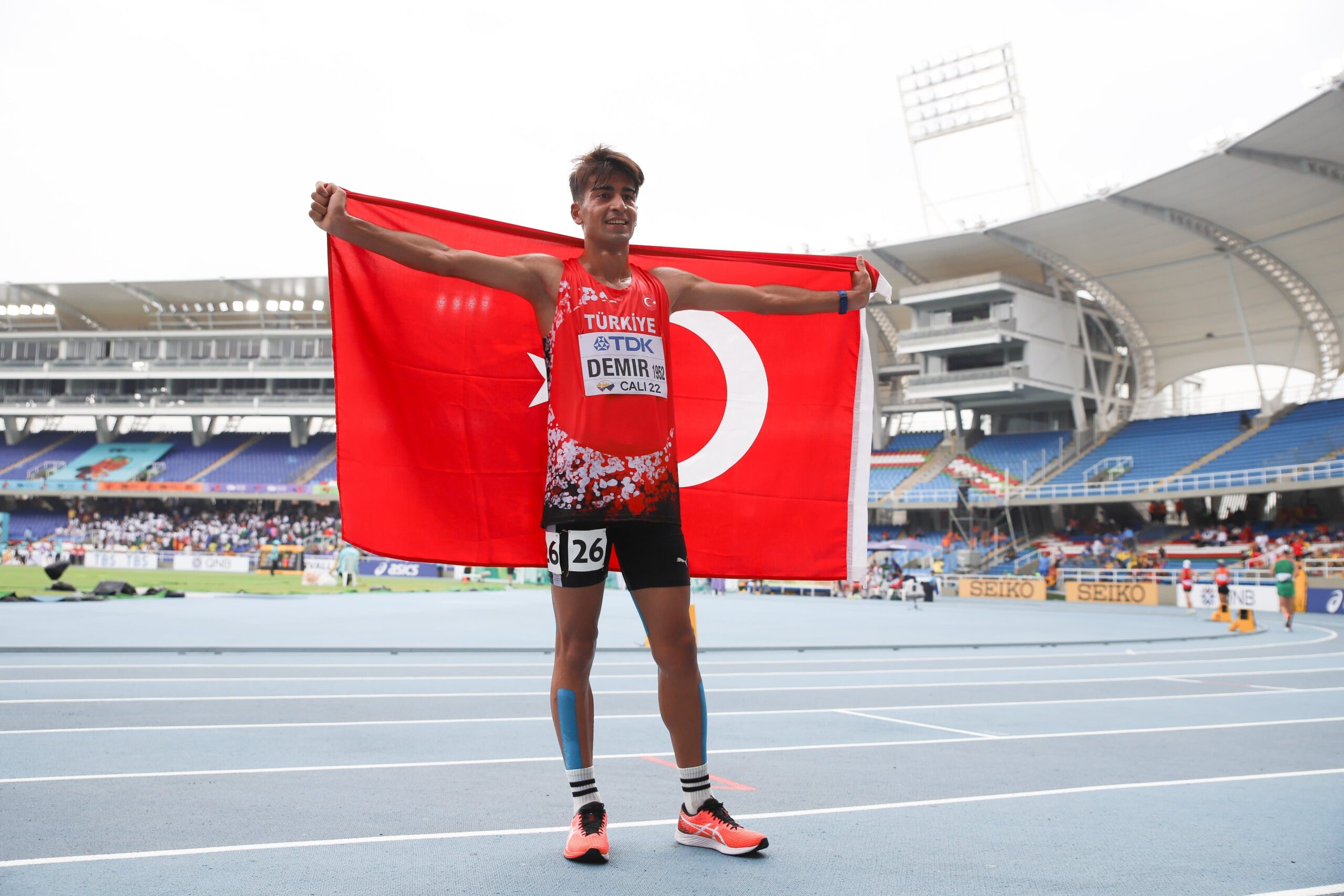 Dünya şampiyonu Petrol’e veda etti