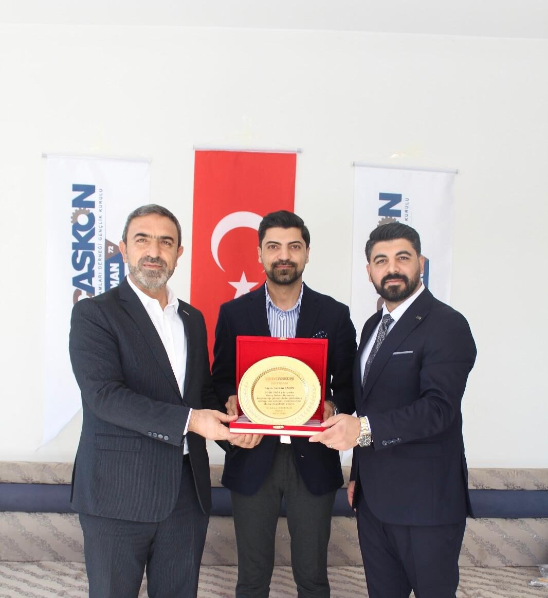Genç ASKON’da bayrak değişimi