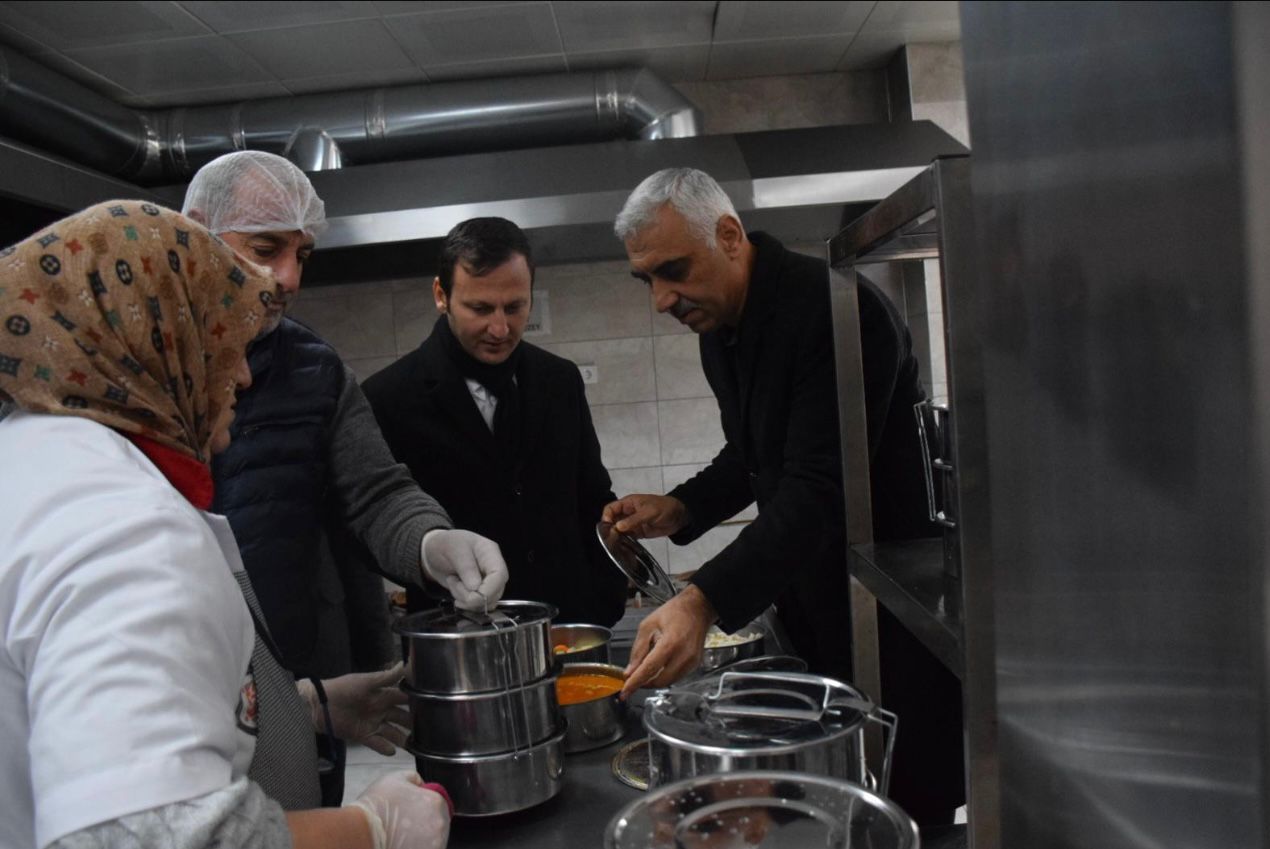 Günde 750 kişiye sıcak yemek