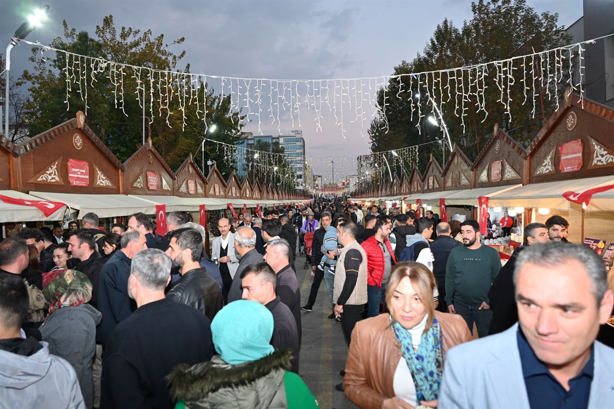 İki günde 100 bin kişi ziyaret etti