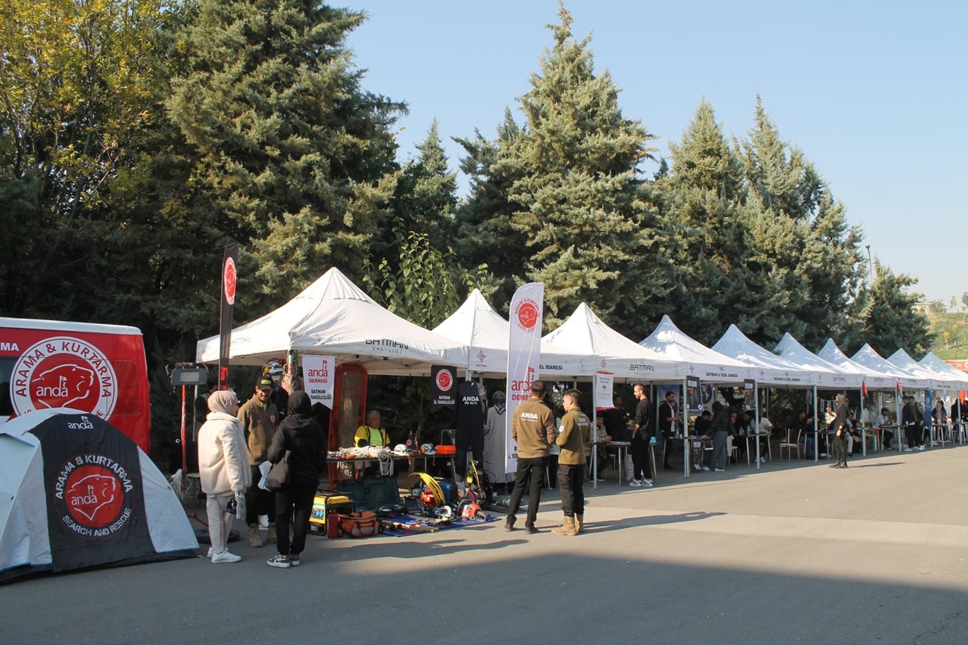 Kampüste stand açtılar