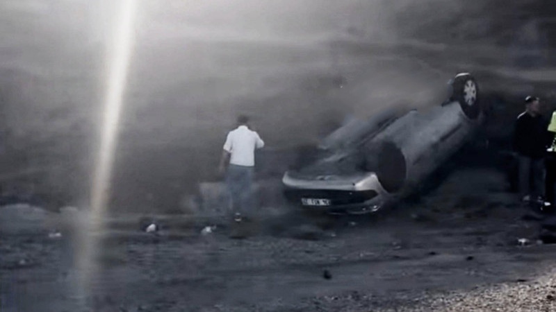 Kontrolden çıkan otomobil takla attı