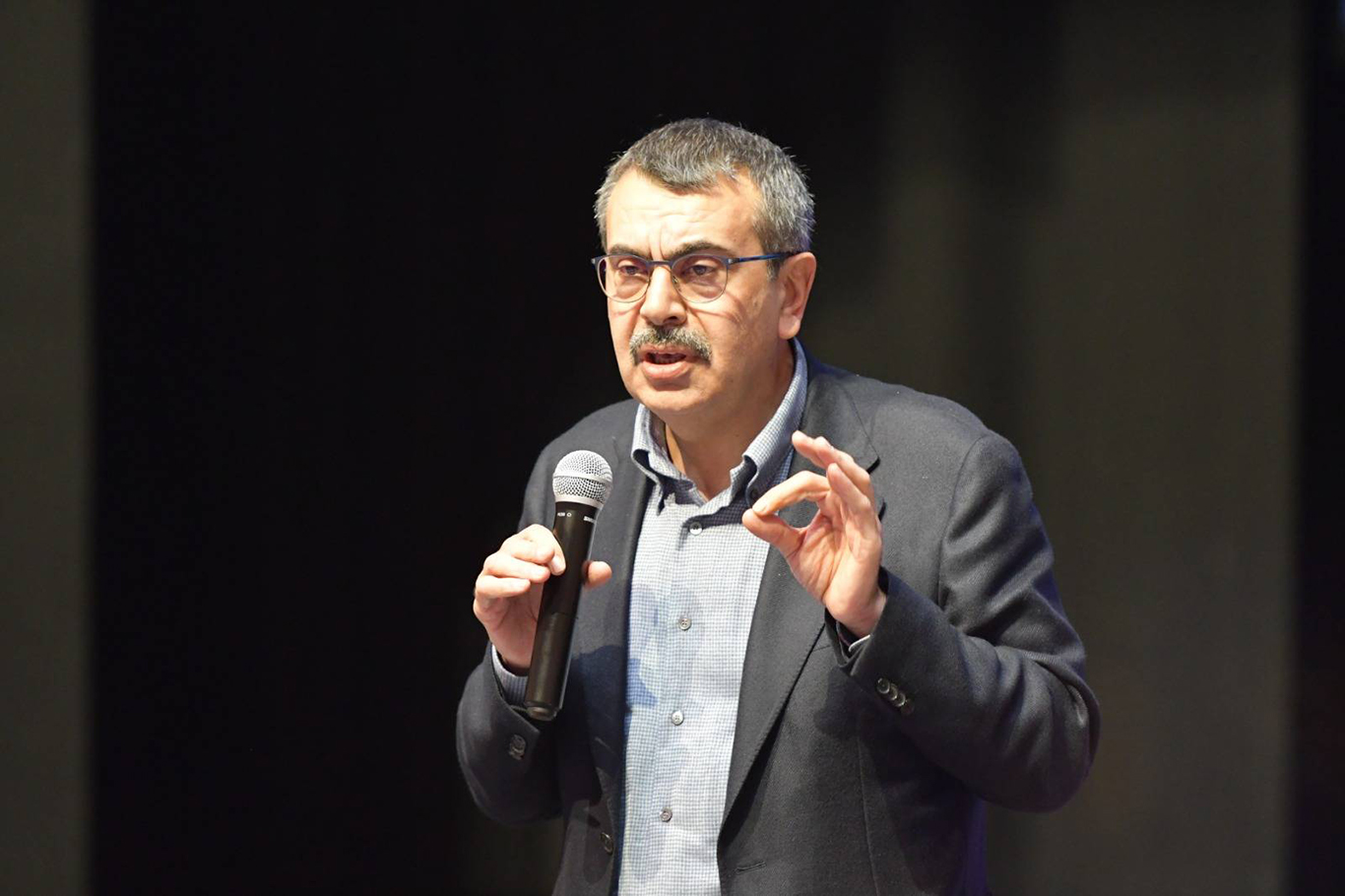 “Kürtleri kullanarak siyaset yapıyorlar”