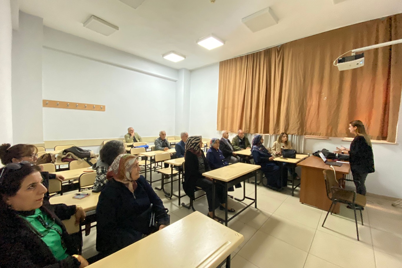 Öğrencilere oryantasyon eğitimi verildi