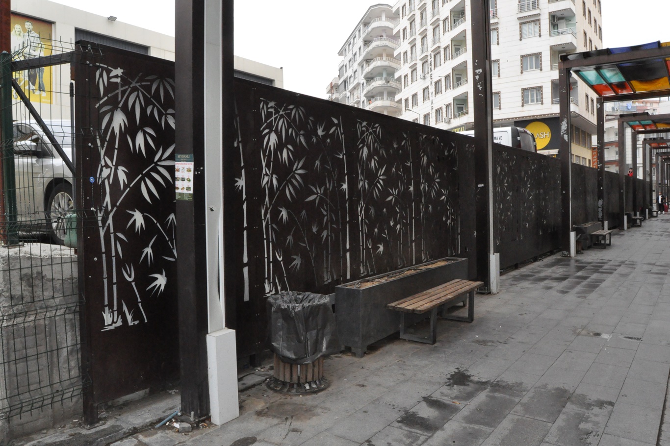 Tehlike oluşturan duvar için çözüm bekliyorlar