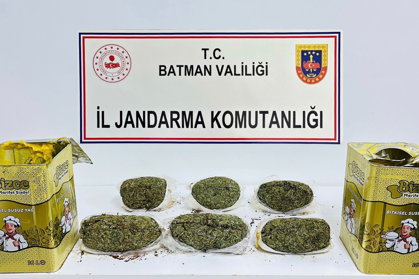 Yağ tenekesine esrar gizlediler