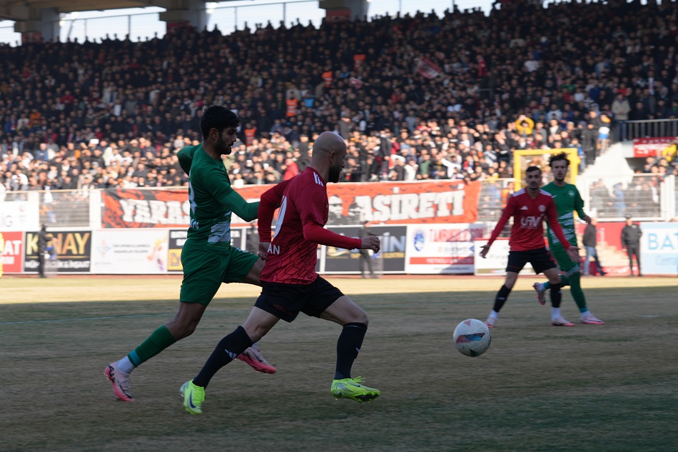 PETROL, LİDERİN ENSESİNDE: 4-1