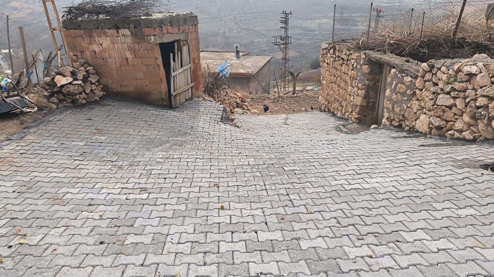 3 Köy yoluna parke taşı