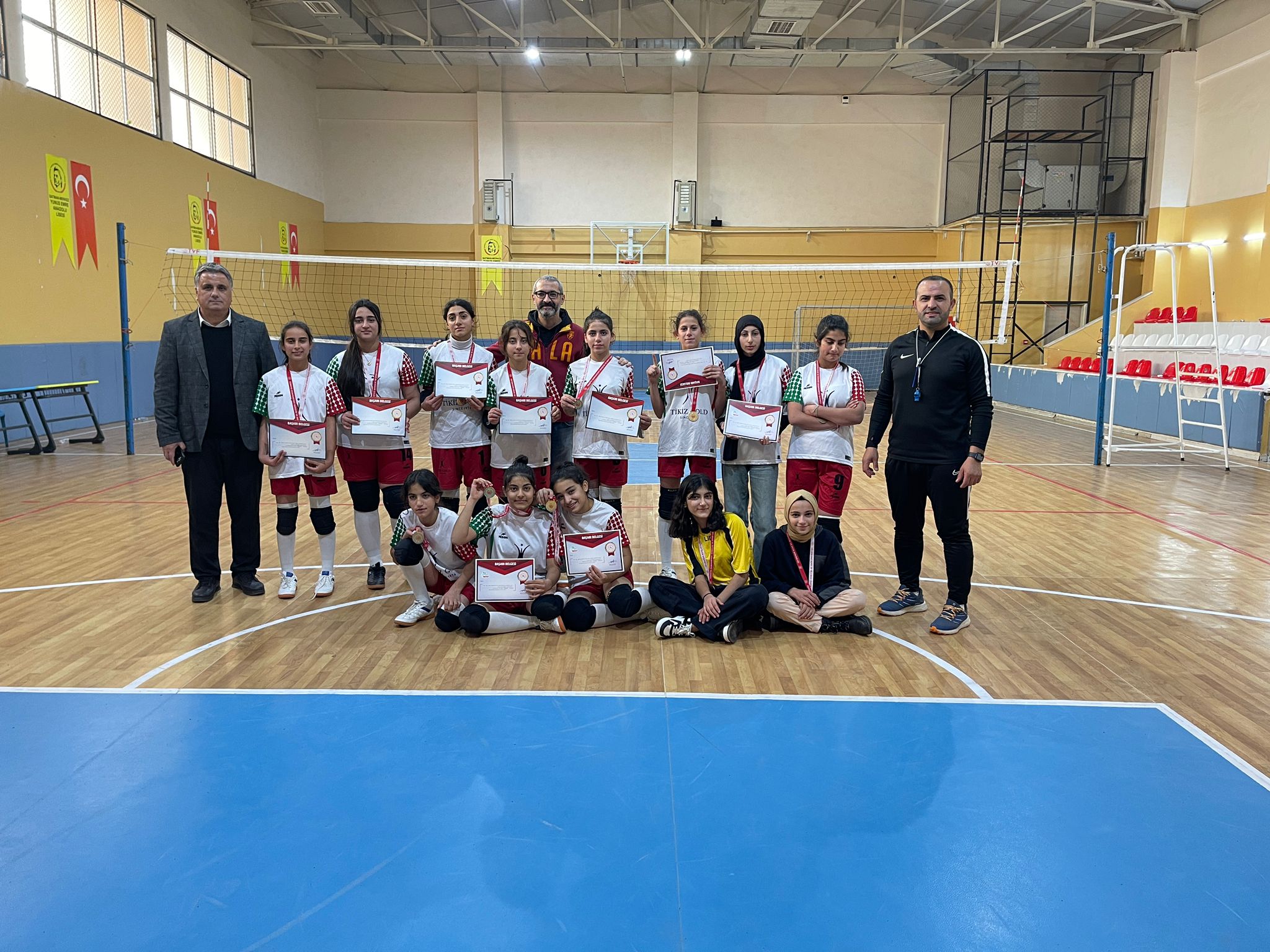 BIÇAKÇI KÖYÜ ORTAOKULUNDAN ÇİFTE ŞAMPİYONLUK