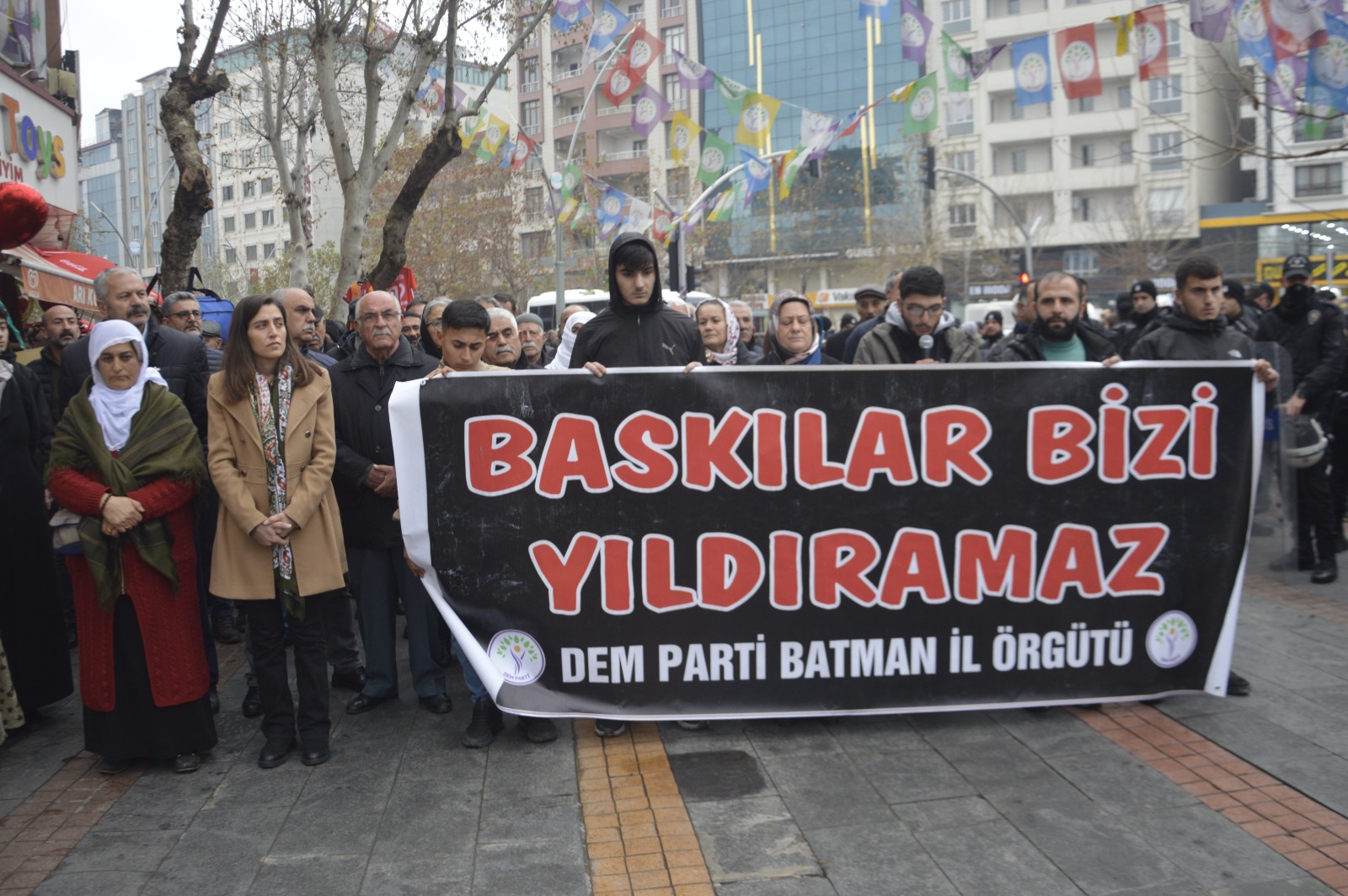 “Baskılar bizi yıldıramaz”