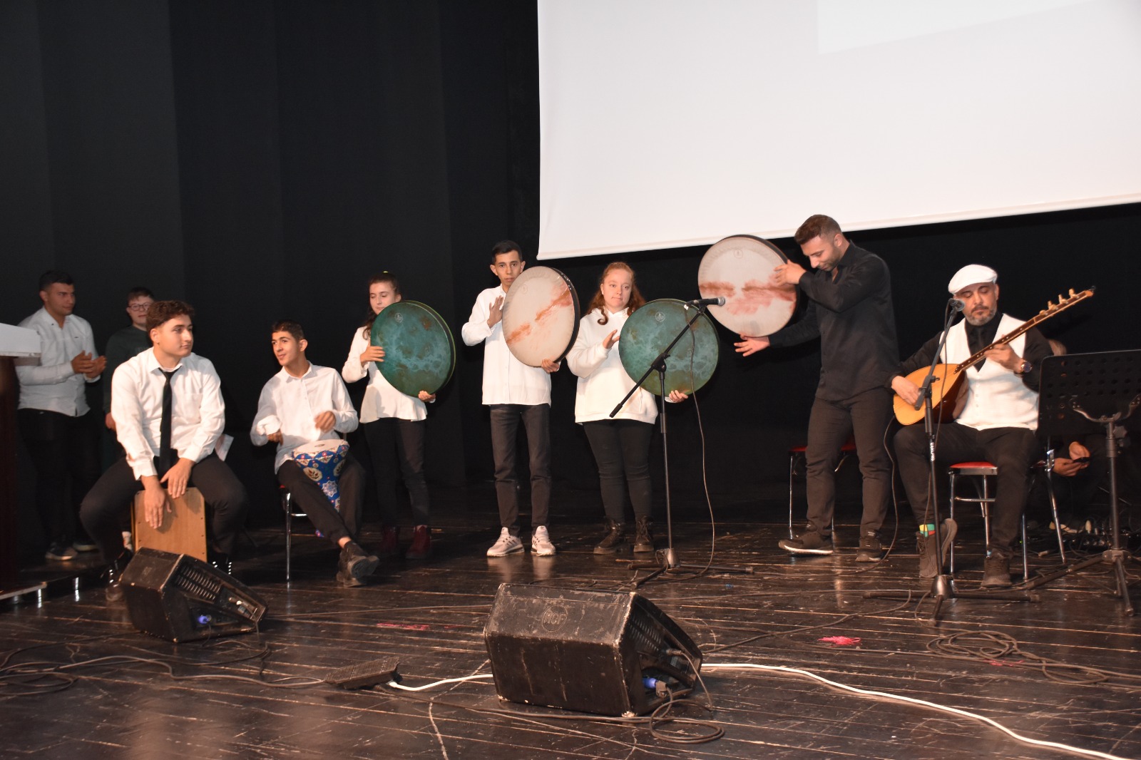 Çocuklar gönüllerince eğlendi