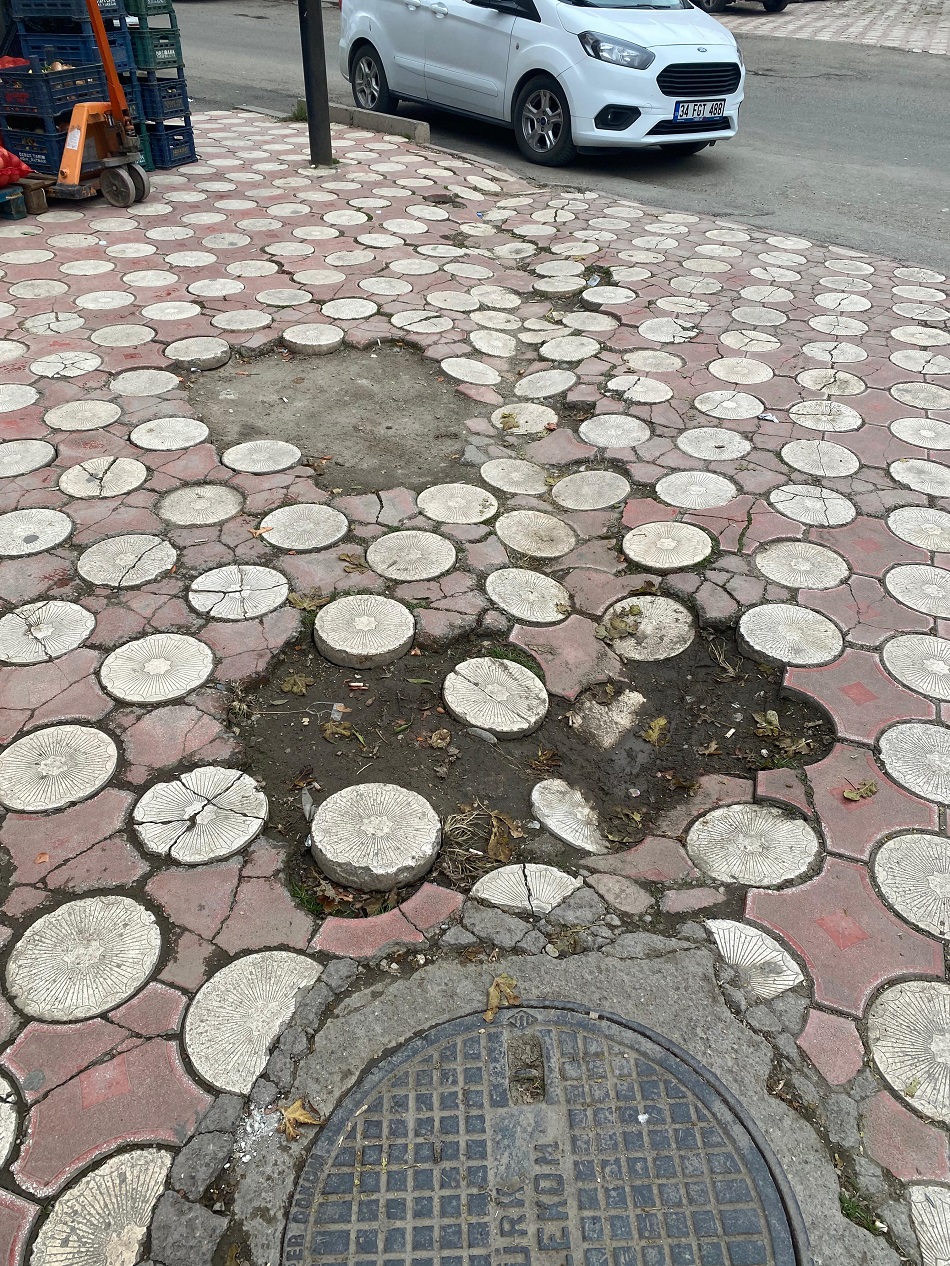 Delik-deşik kaldırımlara tepki