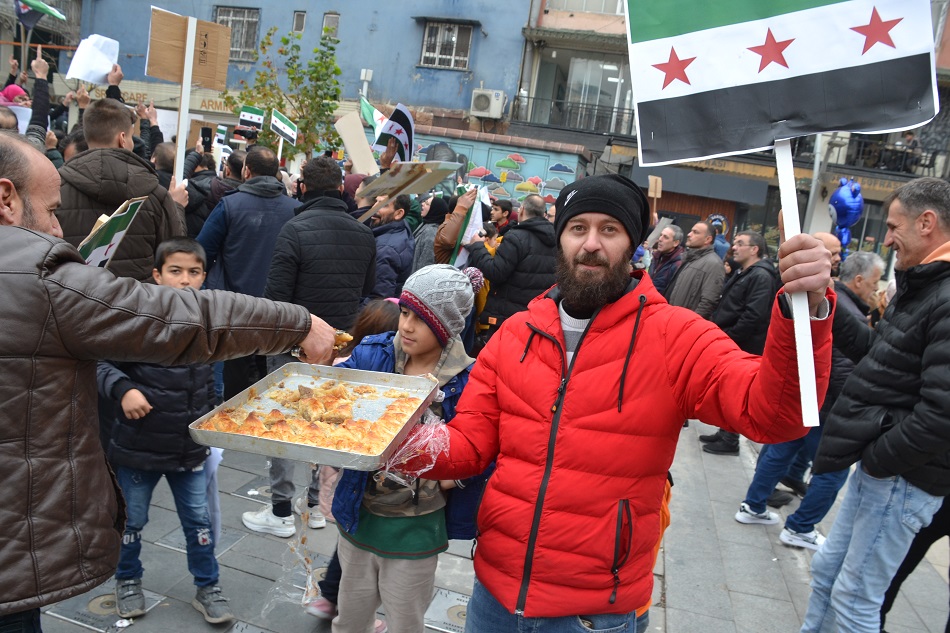 ESAD’IN ÇÖKÜŞÜNÜ KUTLADILAR