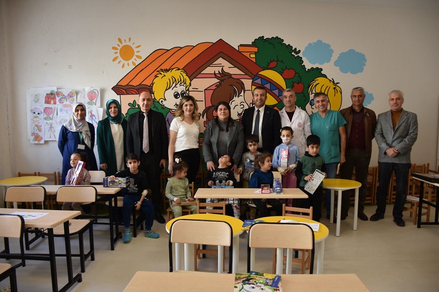 Hastanede yatan çocuklar eğitimden kopmuyor