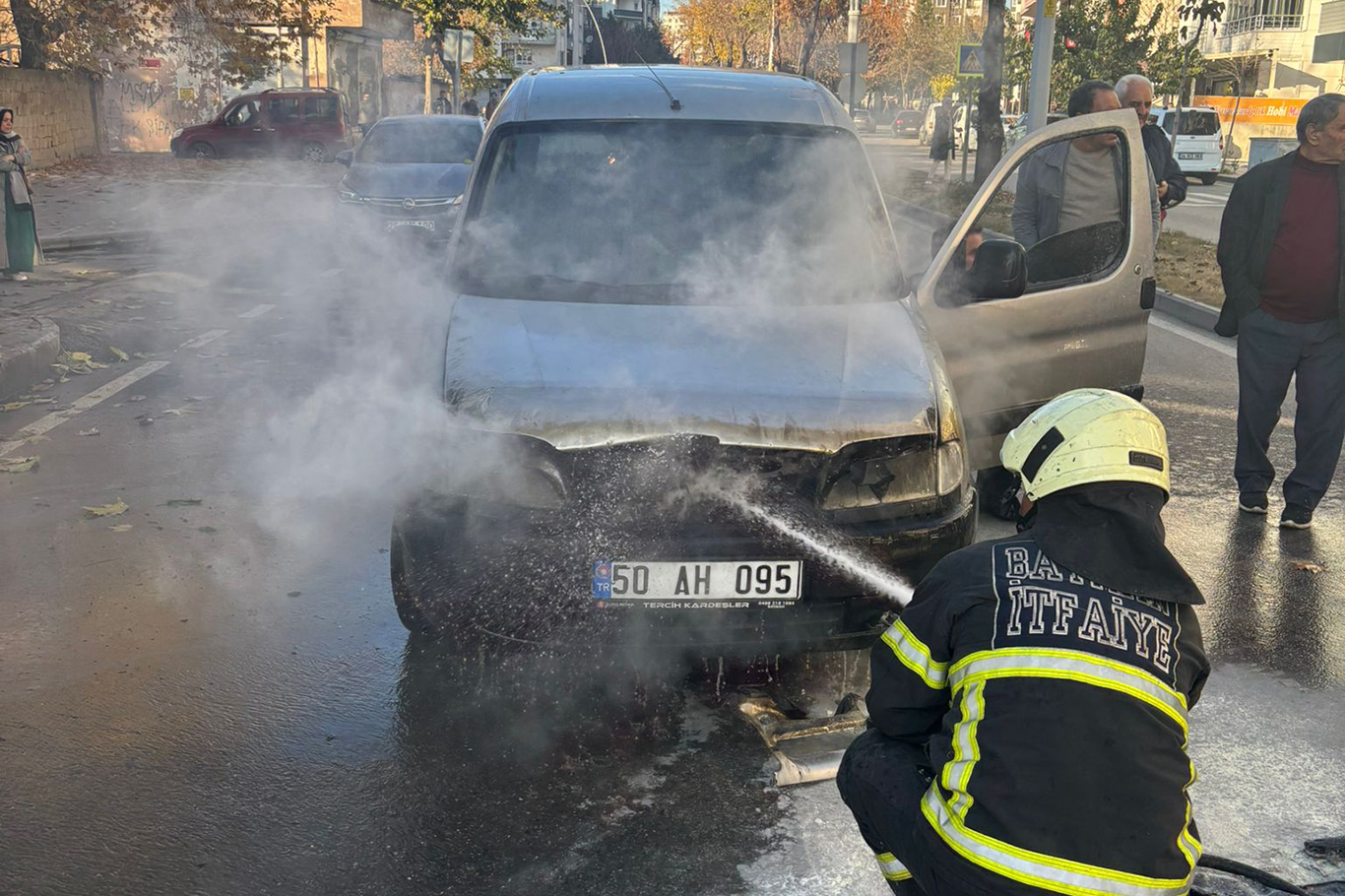Seyir halindeki araç yandı