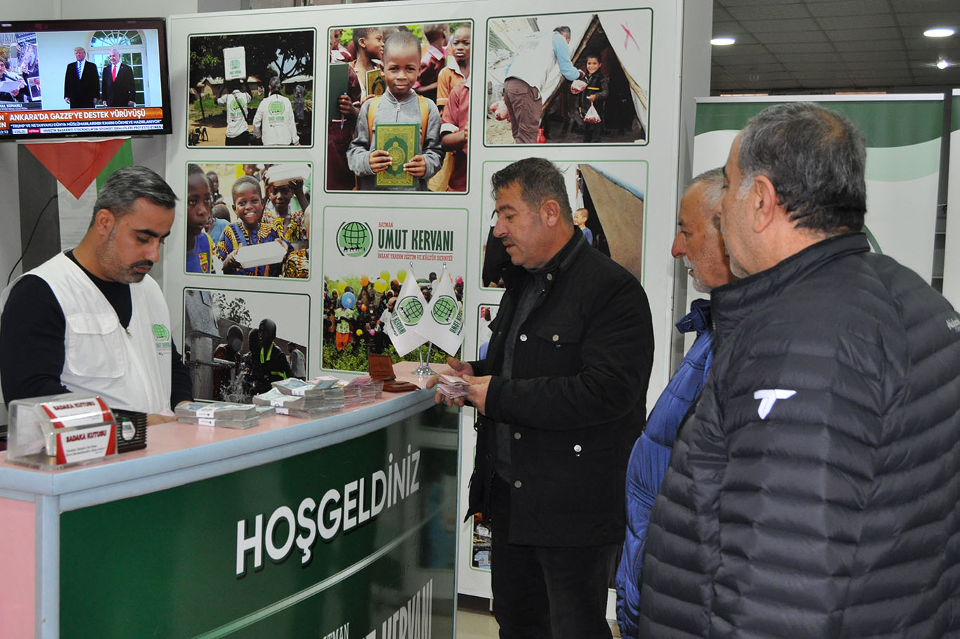 Umre paralarını Gazze’ye bağışladılar