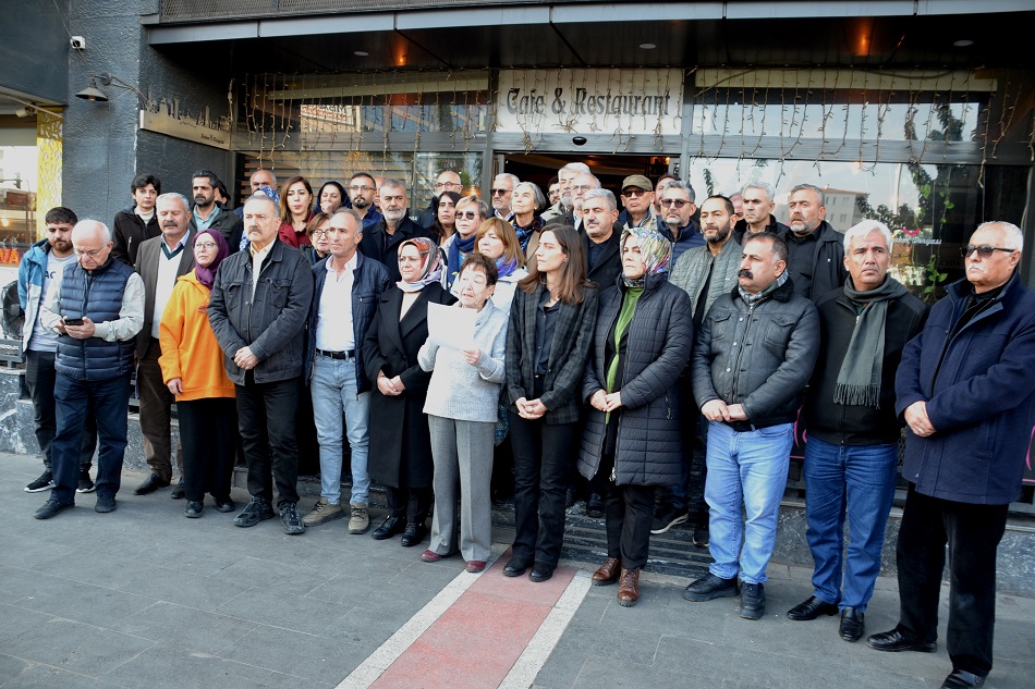 Yazar ve sanatçılardan ‘kayyum’ protestosu