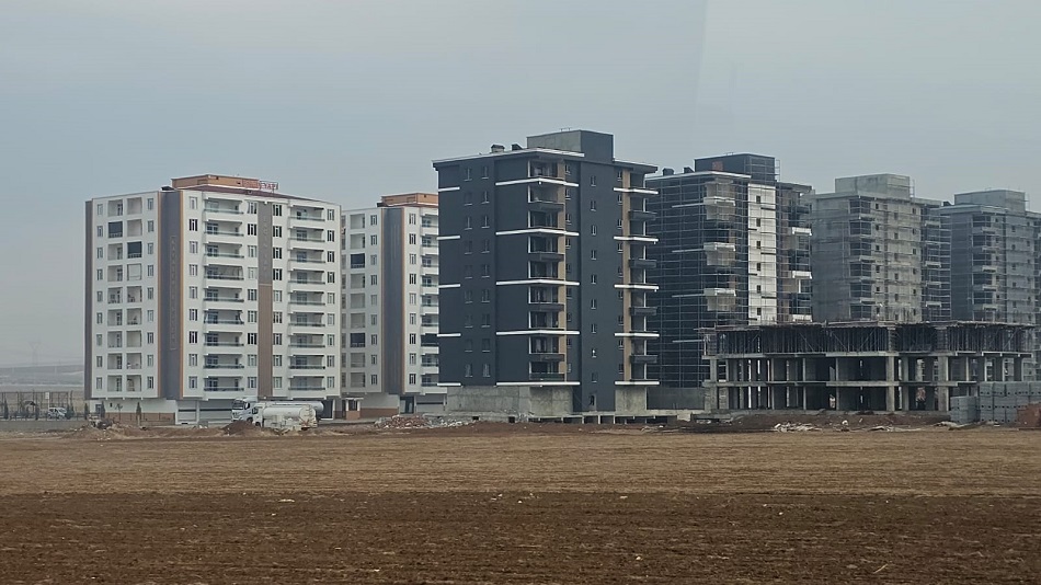 Yeni imar alanda konutlar yükseliyor