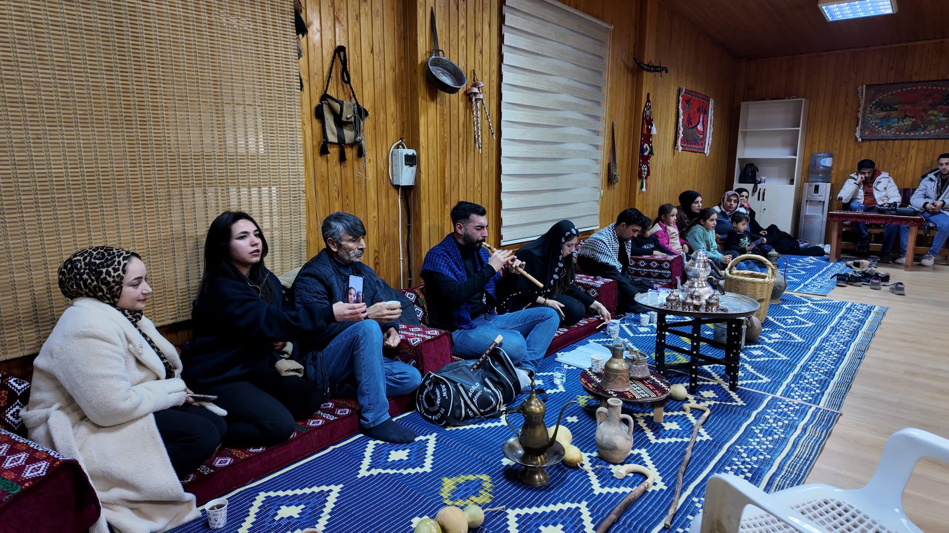 Belediye dengbej geleneğini sürdürüyor