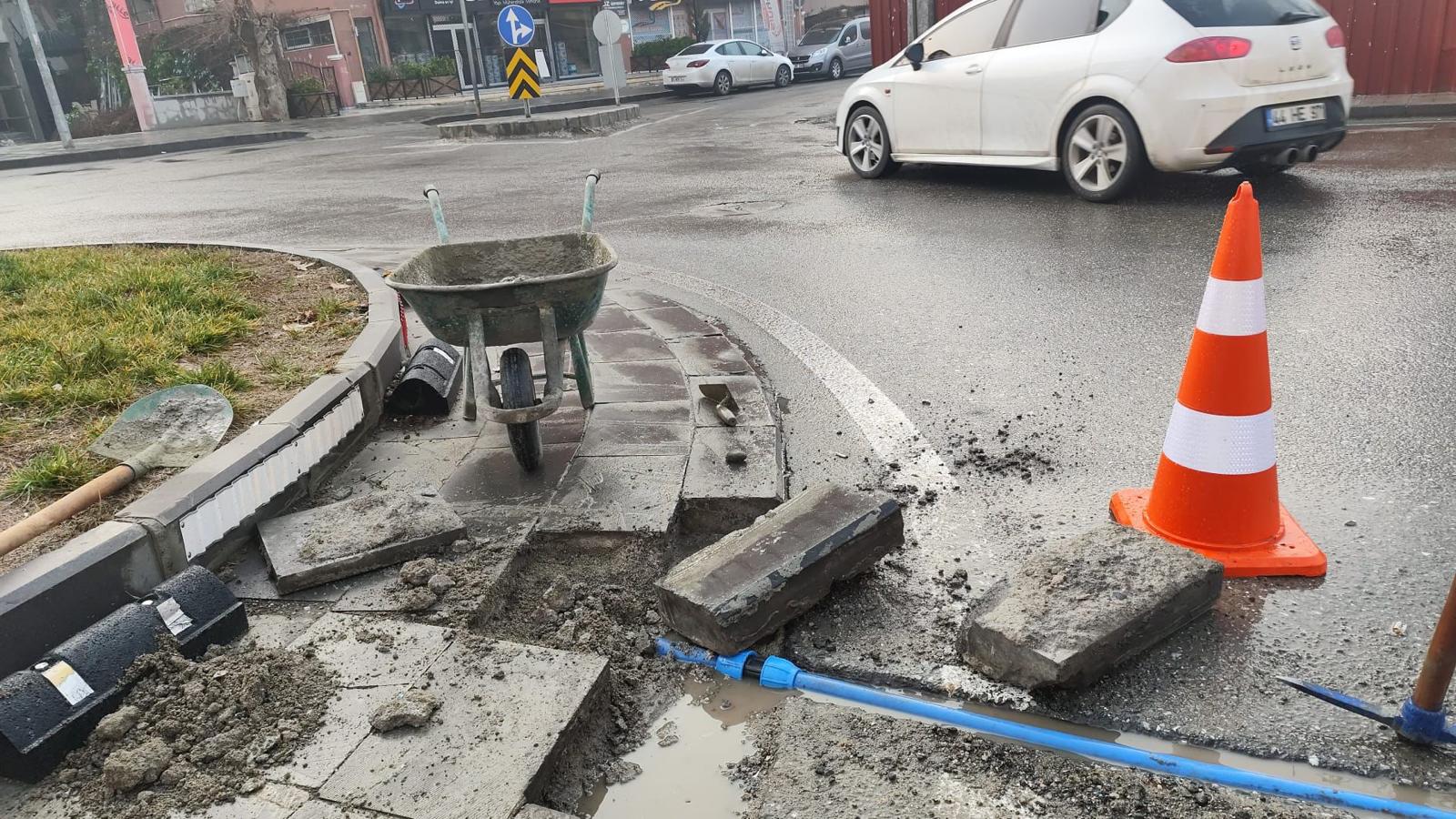 Belediyeden parke serimi