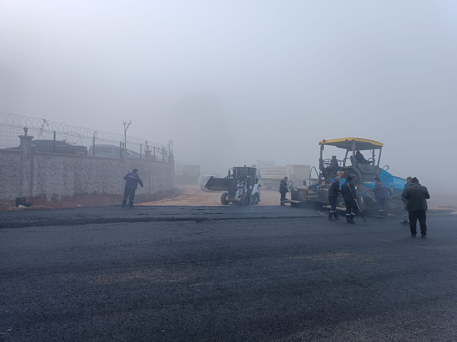 Çamurlu yollar asfaltla buluştu