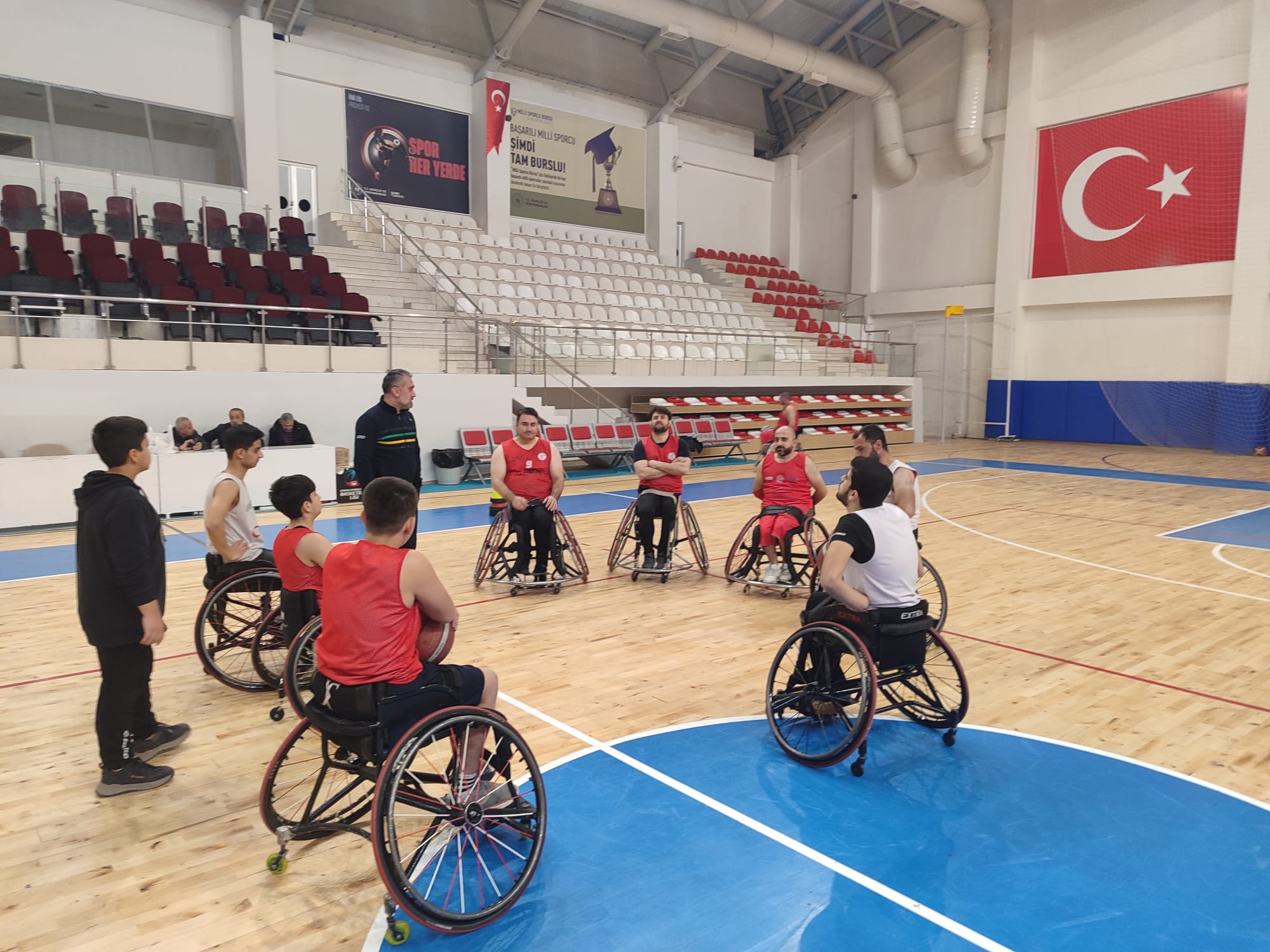 Engelleri sporla aştı