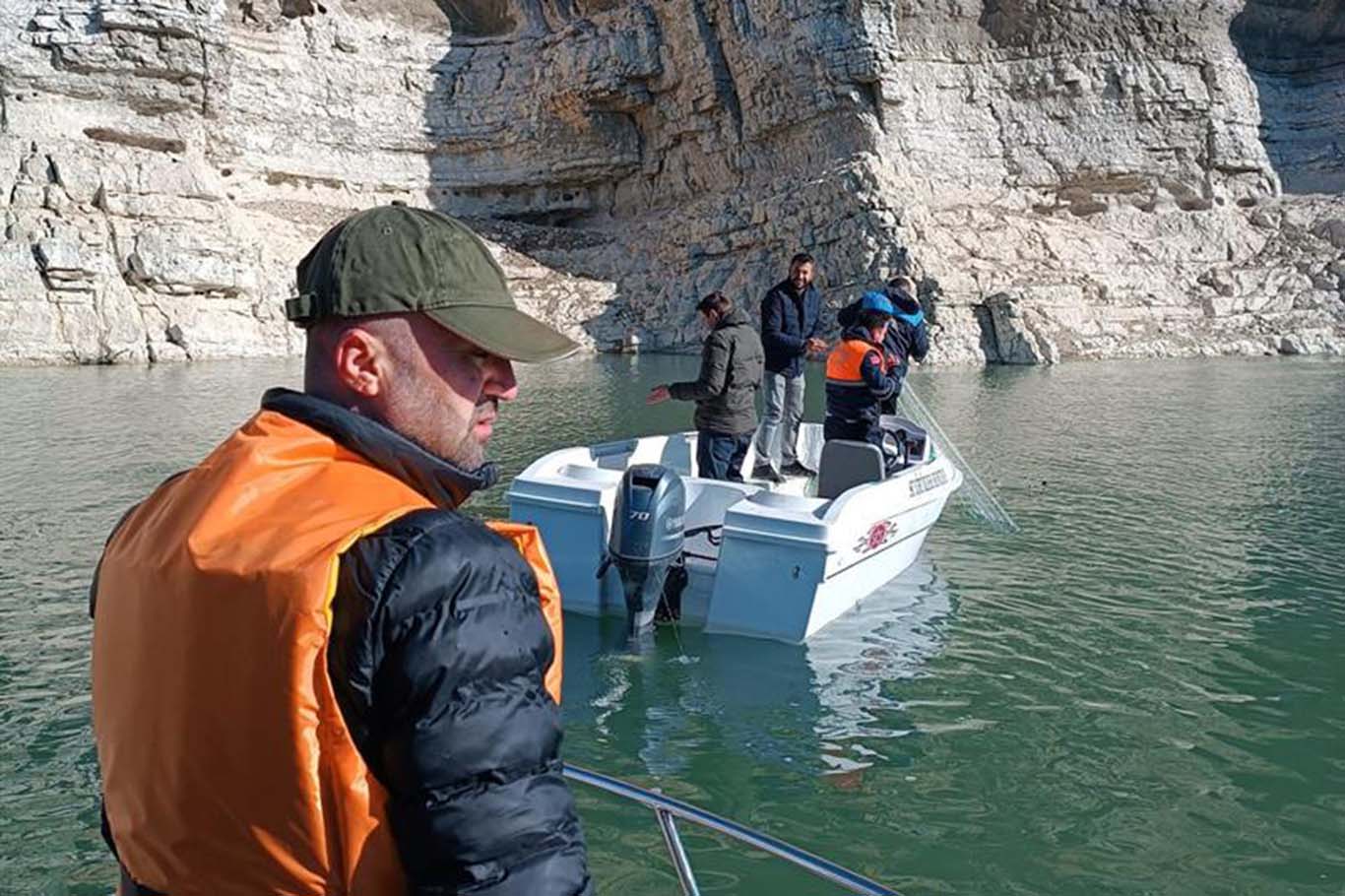 Gölde kaçak balıkçılık denetimi