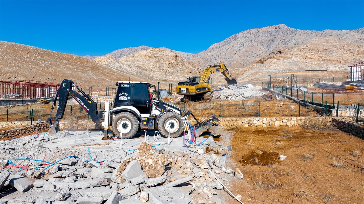 Kaçak İnşa Edilen Villaların Yıkımı Gerçekleştirildi